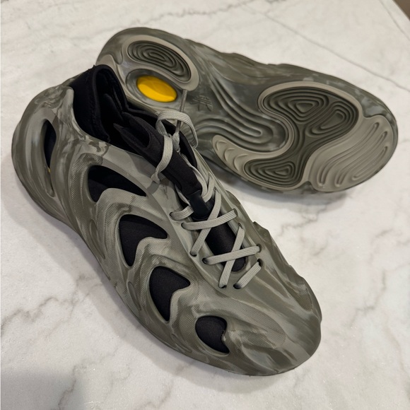 Adidas Gray and Black Wave Sneakers - Picture 5 of 6